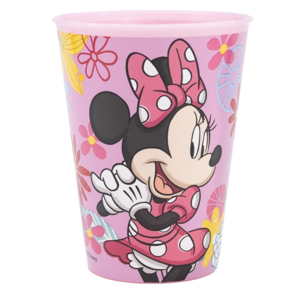 Eine rosa Tasse mit Minnie Mouse im Kleid, umgeben von Blumen, mit rosa Rand.