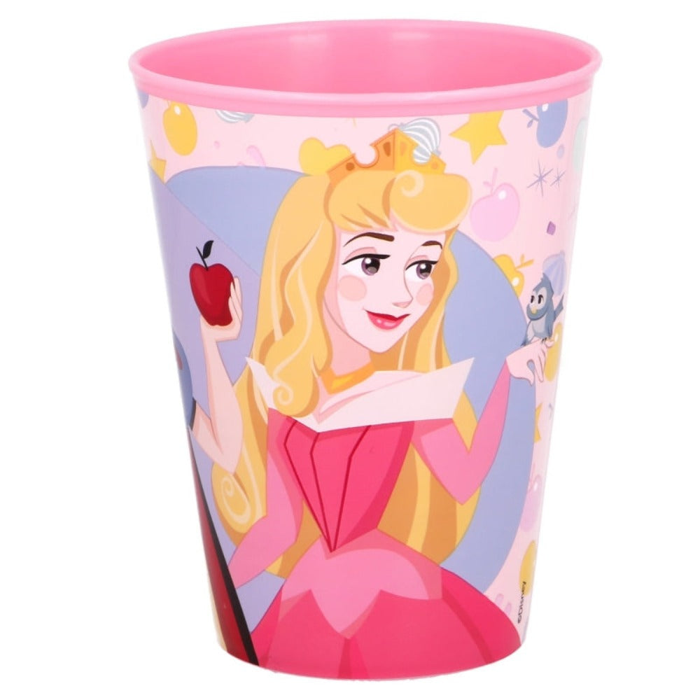 Ein rosa Becher mit Prinzessin Aurora mit einem Apfel. Ein kleiner Vogel befindet sich rechts.