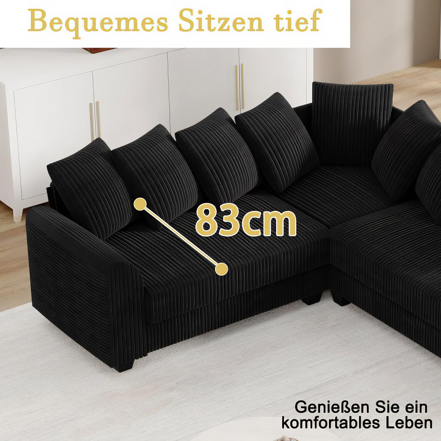 Schwarzes Ecksofa mit mehreren Kissen. Text: Bequemes Sitzen tief (bequemes Sitzen).