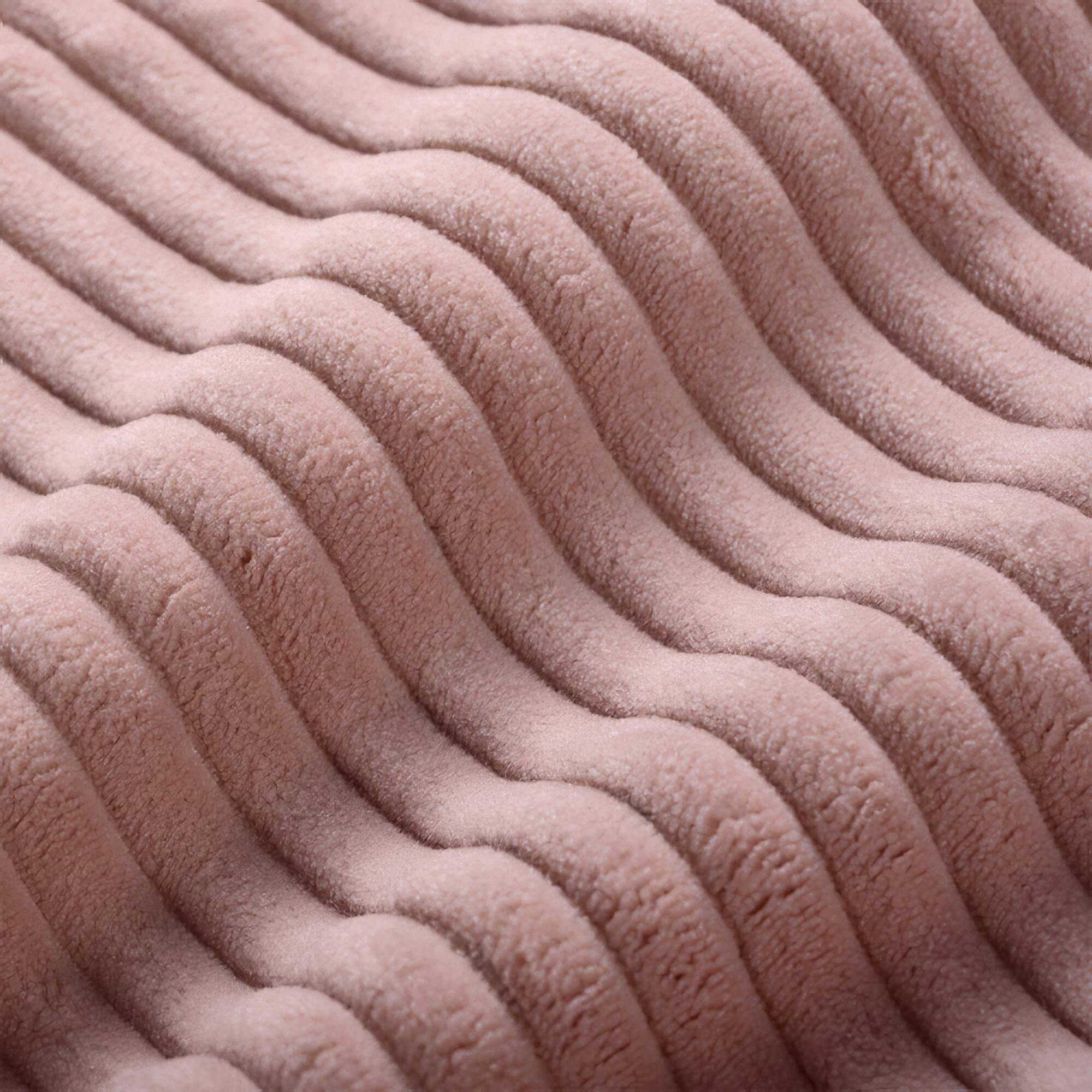 Nahaufnahme von rosa Cordstoff mit gerippter Textur.