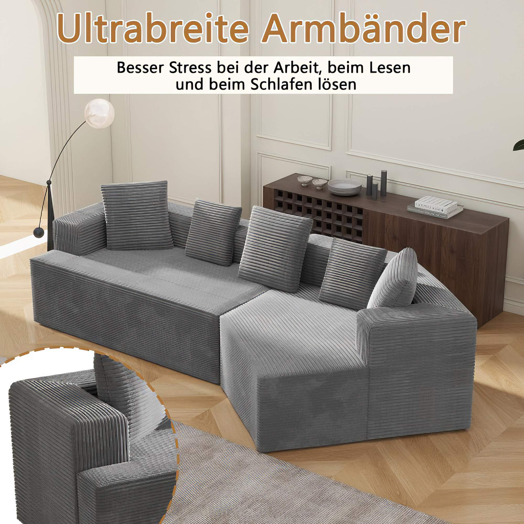 Graues Ecksofa mit Kissen.