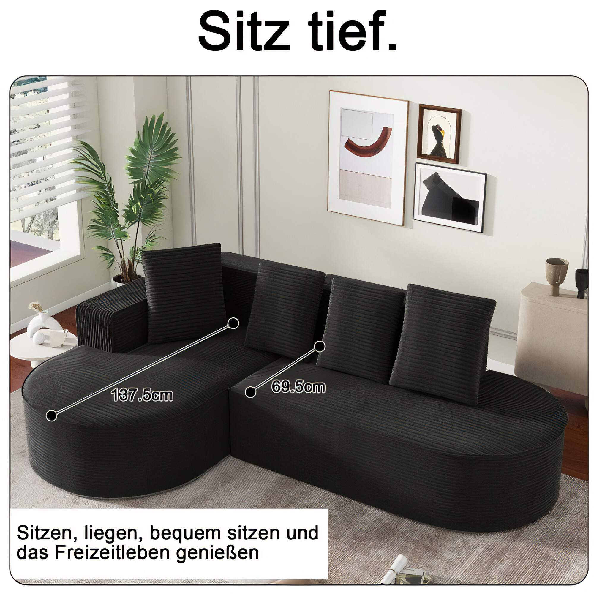 Ein schwarzes Ecksofa. Text 'Sitz tief' und Abmessungen 137,5 cm und 69,5 cm werden gezeigt.