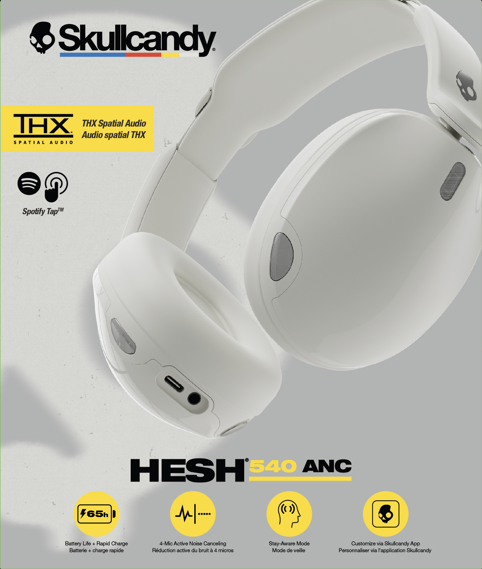 Białe słuchawki z tekstem i ikonami. Marka to Skullcandy. Białe tło.
