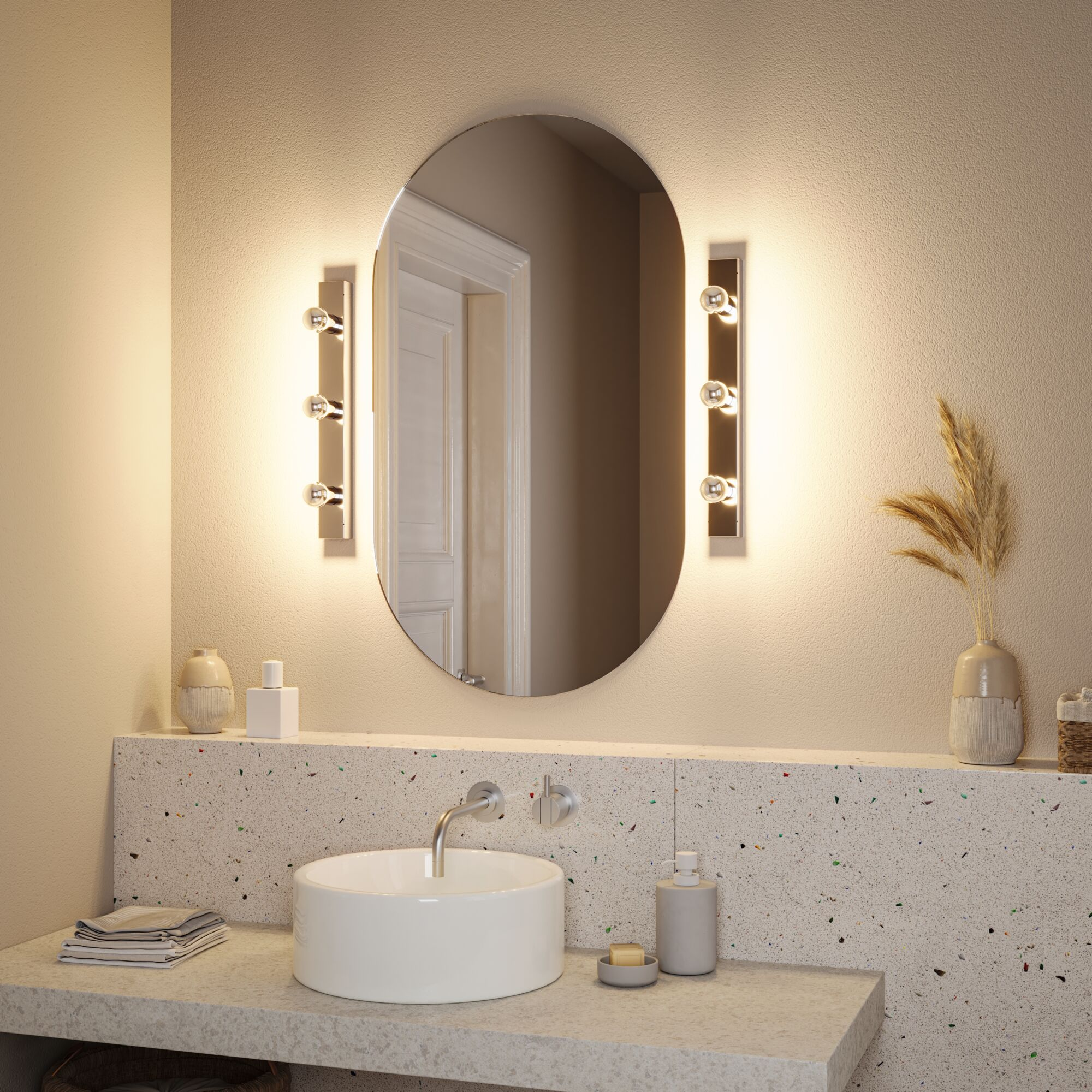 Łazienka z owalnym lustrem, oświetleniem, umywalką i blatem.