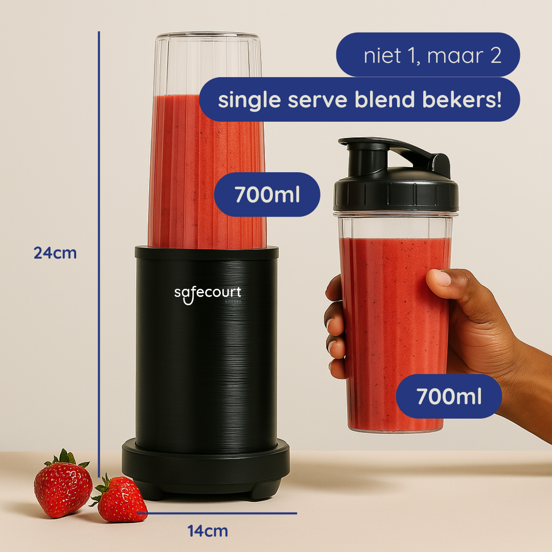 Blender met twee bekers, één gevuld met smoothie. Tekst: Niet één, maar twee single serve blend bekers!