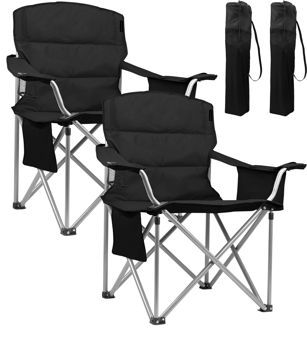 Twee zwarte campingstoelen met zilveren frames en draagtassen op een witte achtergrond.