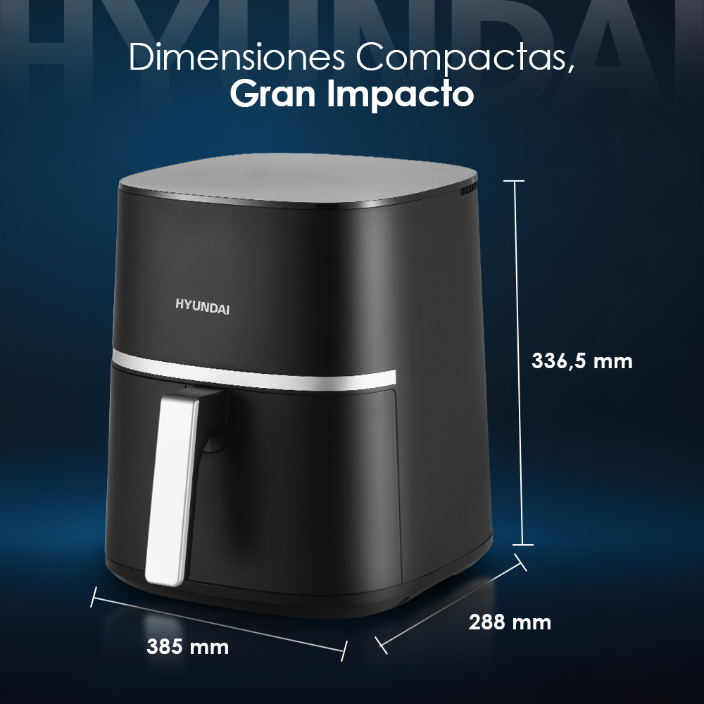 Freidora de aire negra con asa plateada. Etiquetas de dimensiones. Fondo degradado azul.