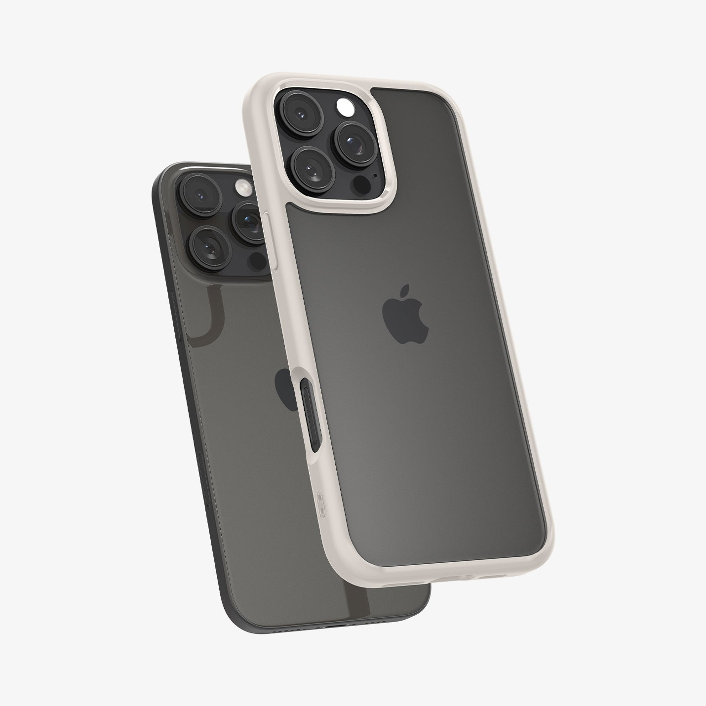 Due iPhone in custodie trasparenti con finiture beige, che mostrano il logo Apple su uno sfondo bianco.