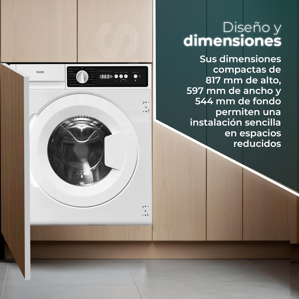 Una lavadora blanca Svan está colocada en un armario, destacando su diseño compacto y dimensiones.