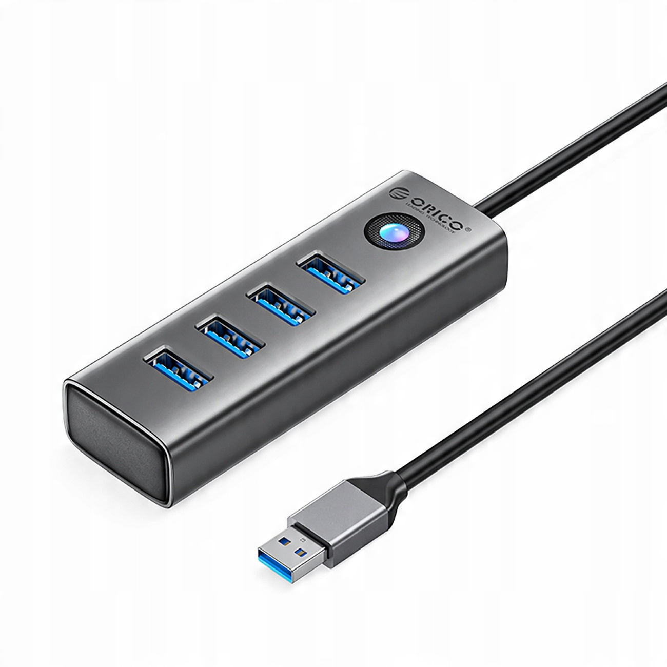 Srebrny hub USB z czterema portami USB i czarnym kablem.