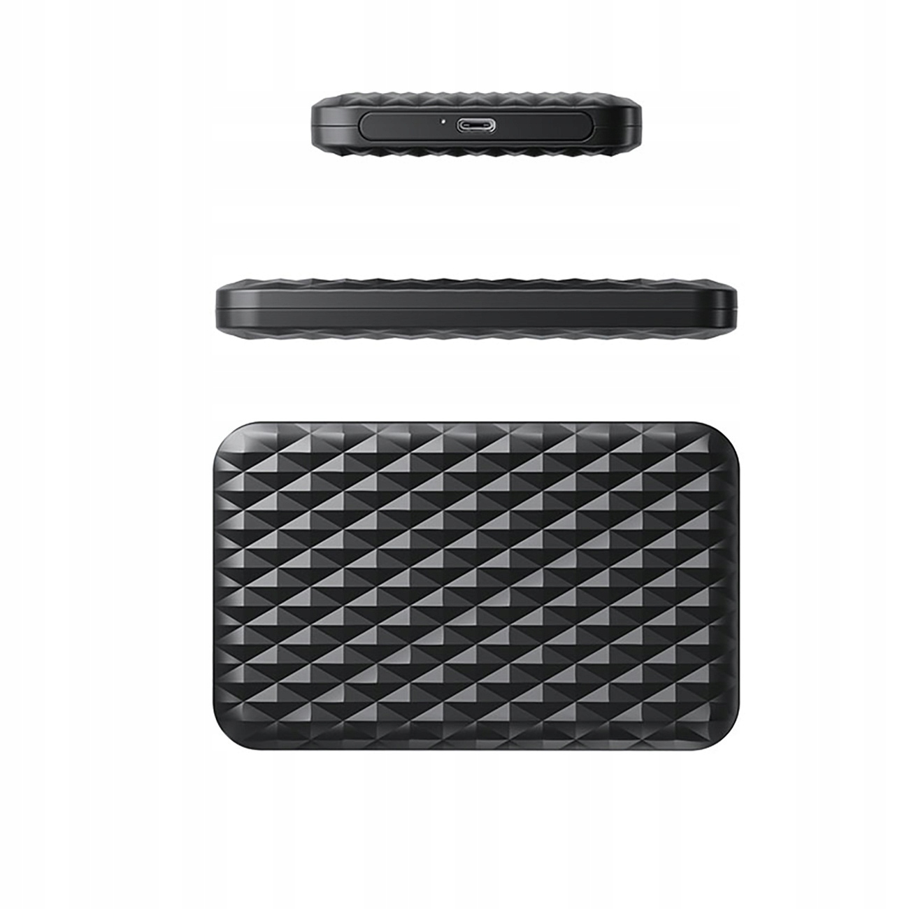 Ułożone są trzy czarne, prostokątne zewnętrzne dyski twarde. Górny ma port USB-C.