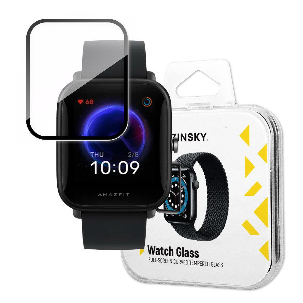 Czarny smartwatch Amazfit z ochraniaczem ekranu i jego opakowaniem.
