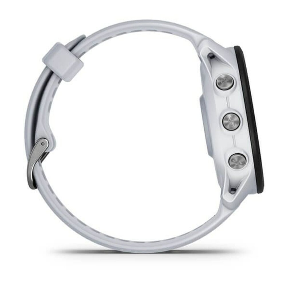 Una vista laterale di un orologio Garmin bianco con tre pulsanti e un cinturino grigio. L'orologio è su sfondo bianco.