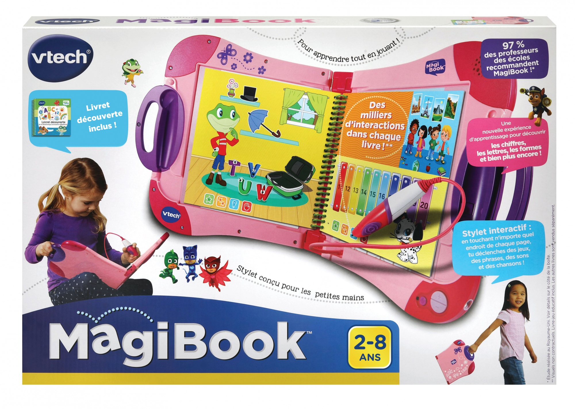 Ein Mädchen, das ein rosa VTech MagiBook mit Buch und Stift verwendet.