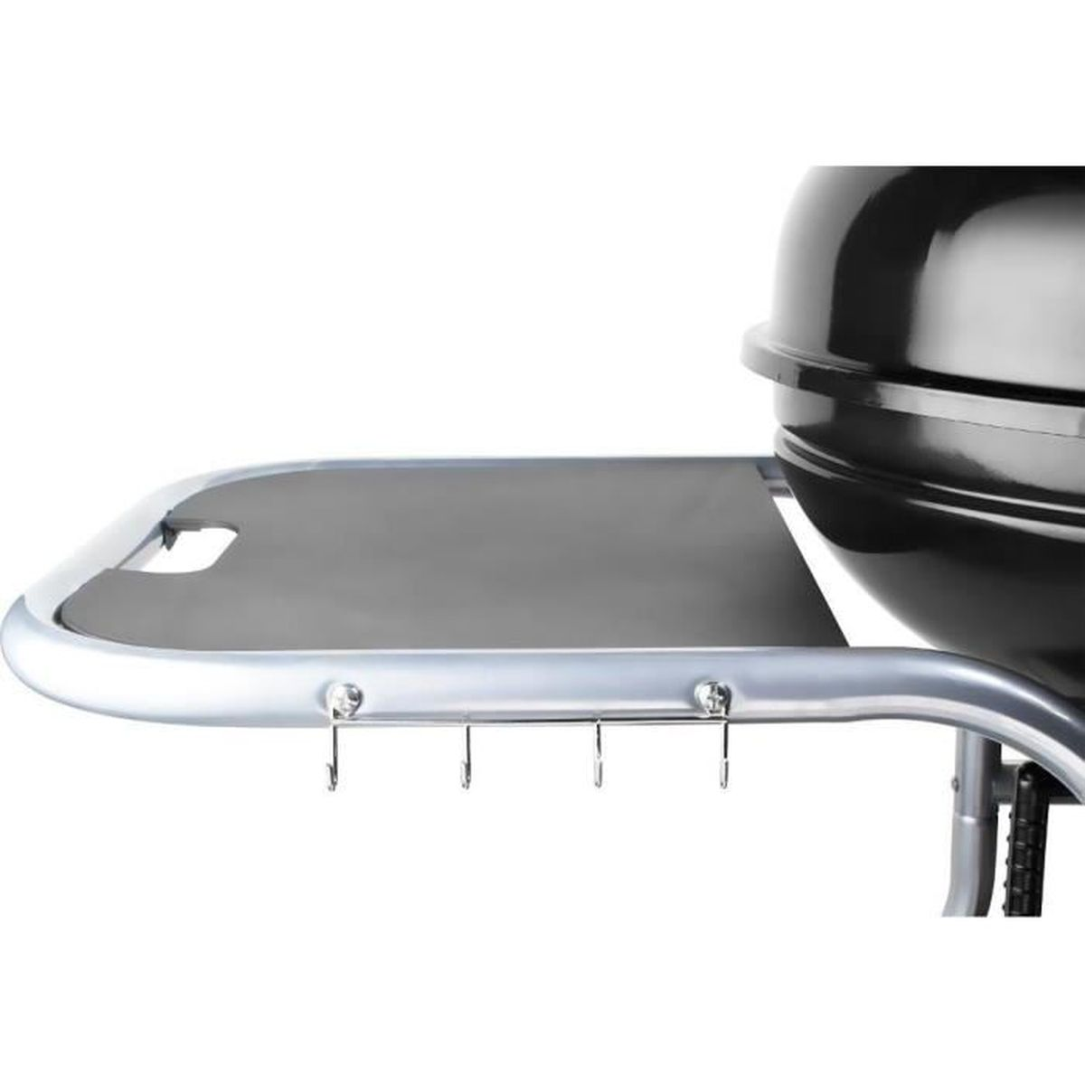 Primo piano del ripiano laterale di una griglia con ganci per utensili.
