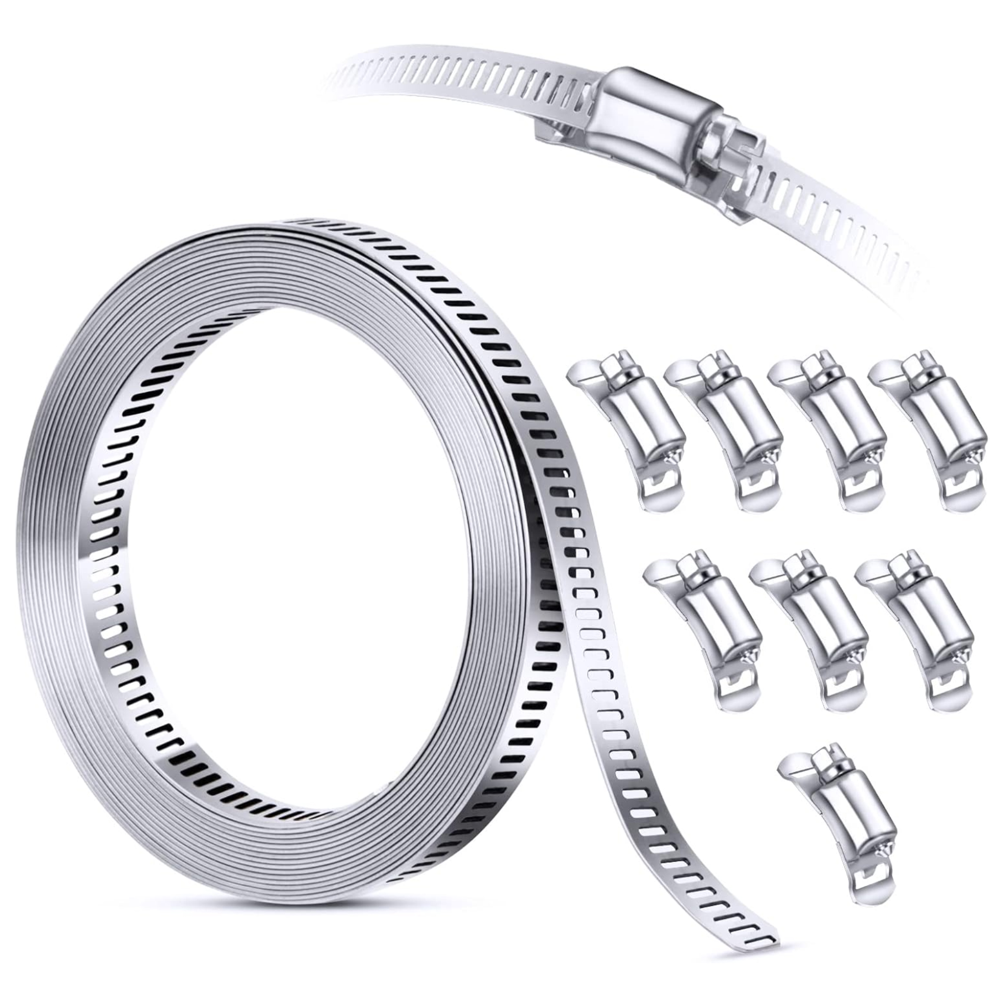 Eine Rolle Metallband mit mehreren Metallklemmen.
