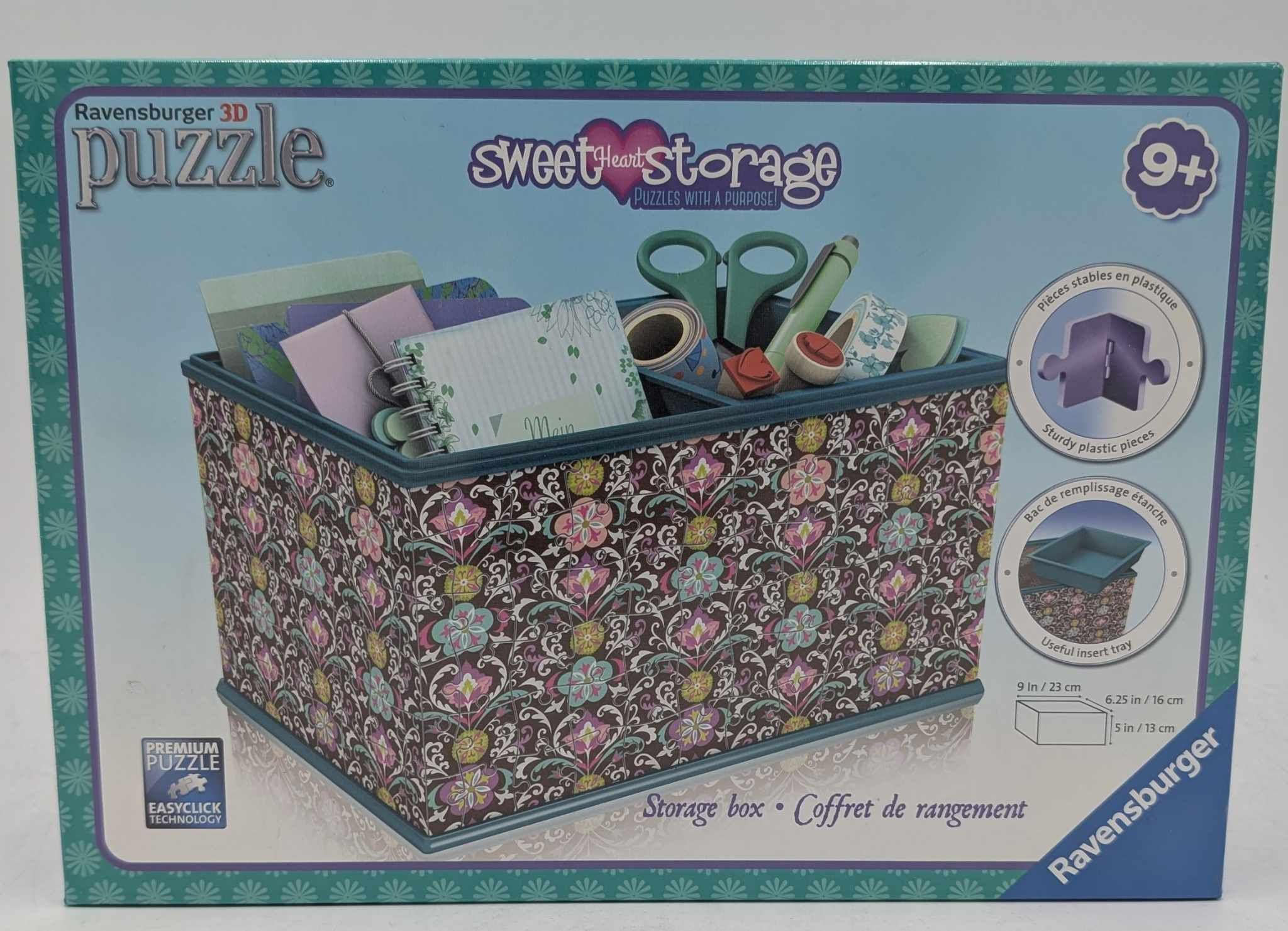 Box mit einem Aufbewahrungsbox-Puzzle. Die Box hat florale Designs. Es steht 'Sweet Heart Storage'.