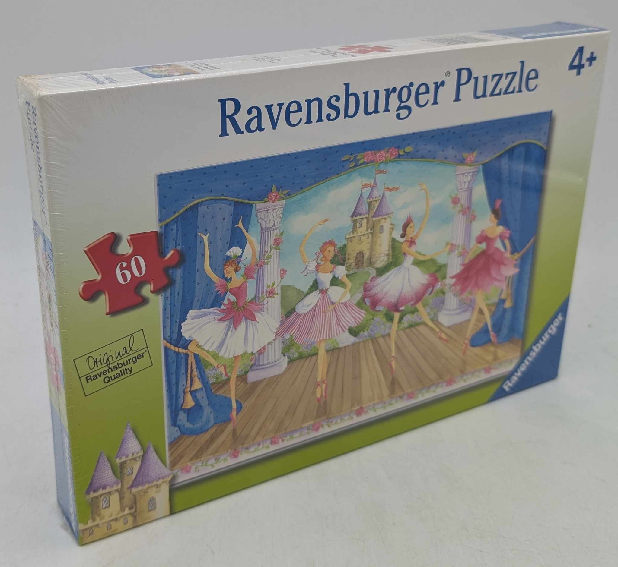 Eine Puzzledose mit einer Ballettszene. Vier Ballerinas stehen auf einer Bühne.