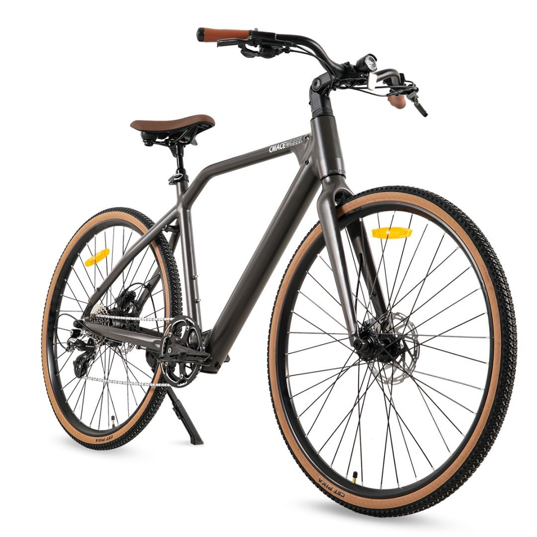 Ein graues Fahrrad mit beigen Reifen, braunem Sattel und Lenker, isoliert auf weißem Hintergrund.