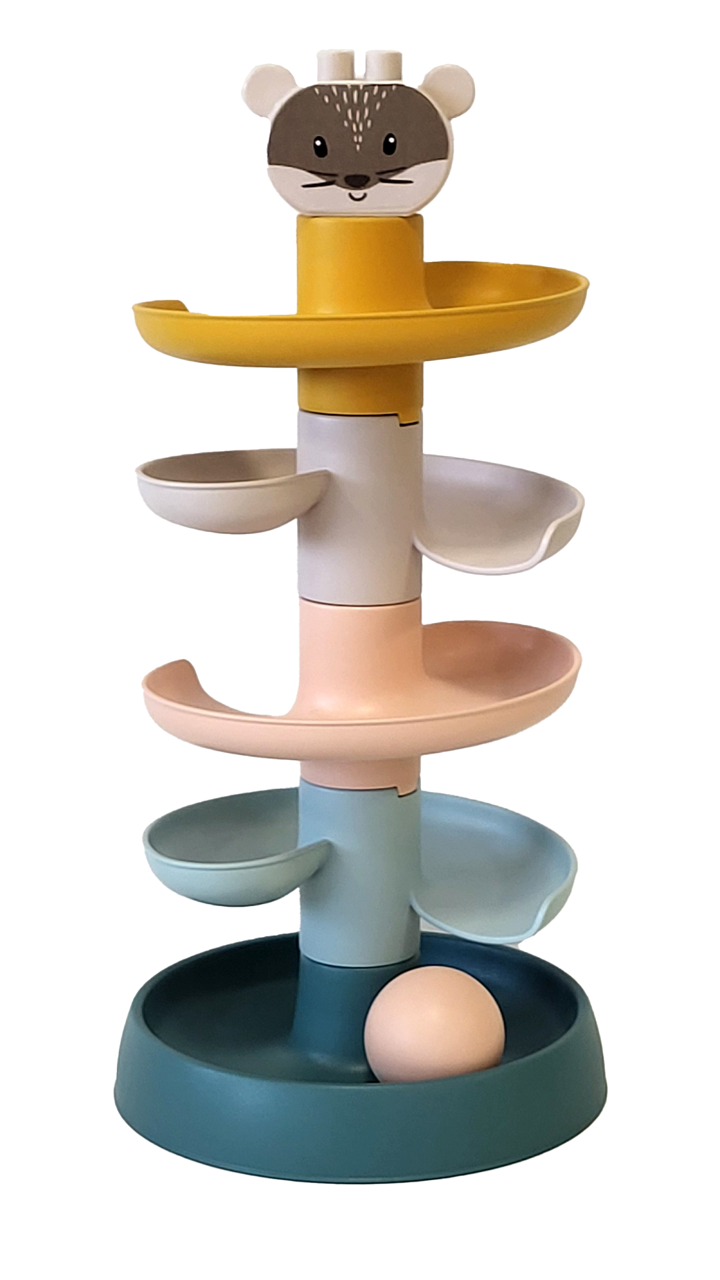Kolorowa zabawka dla dziecka z głową borsuka na górze. Zabawka ma piłkę i kaskadowe poziomy.