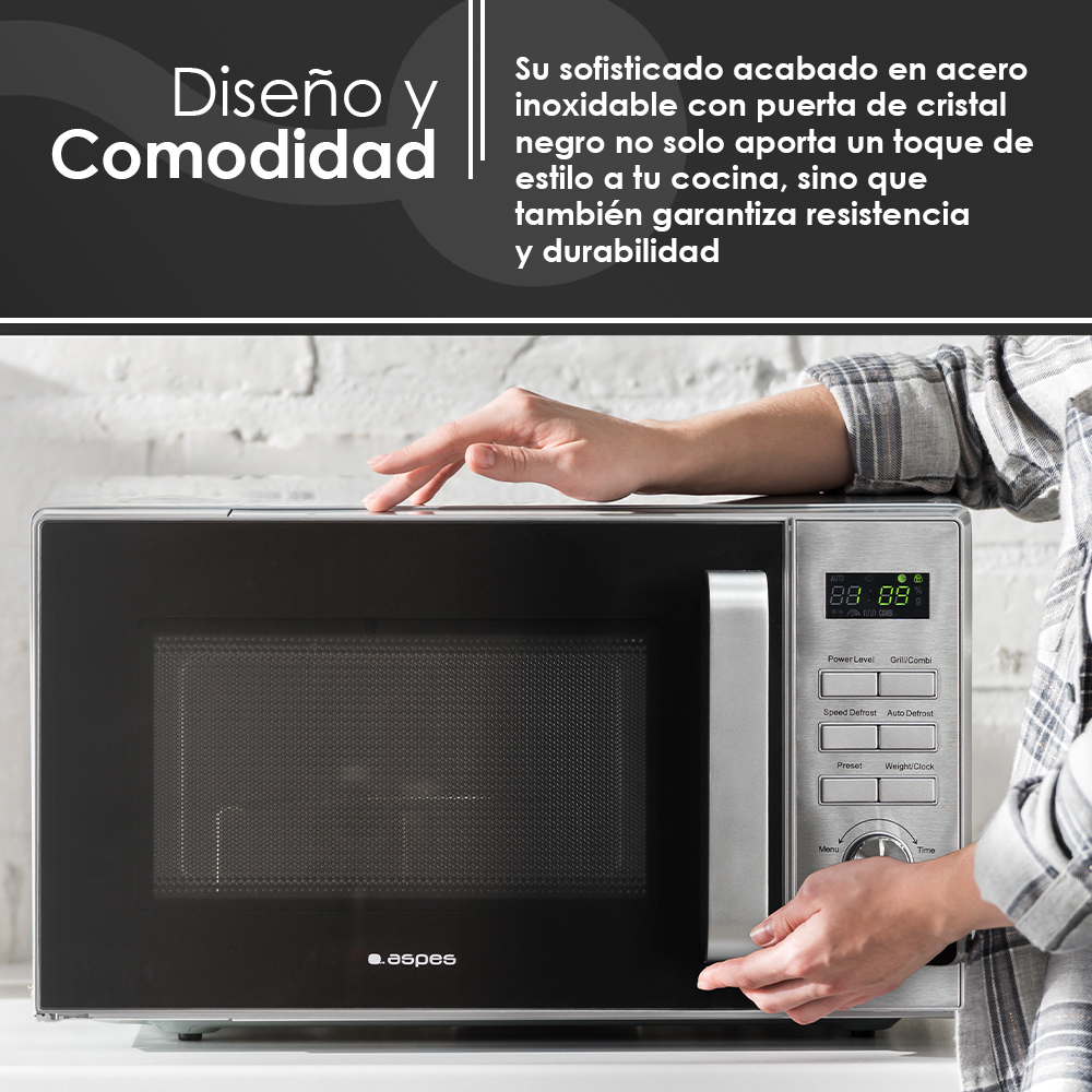 Mano de una persona en el microondas. El microondas es plateado y negro. Texto arriba: Diseño y Comodidad.