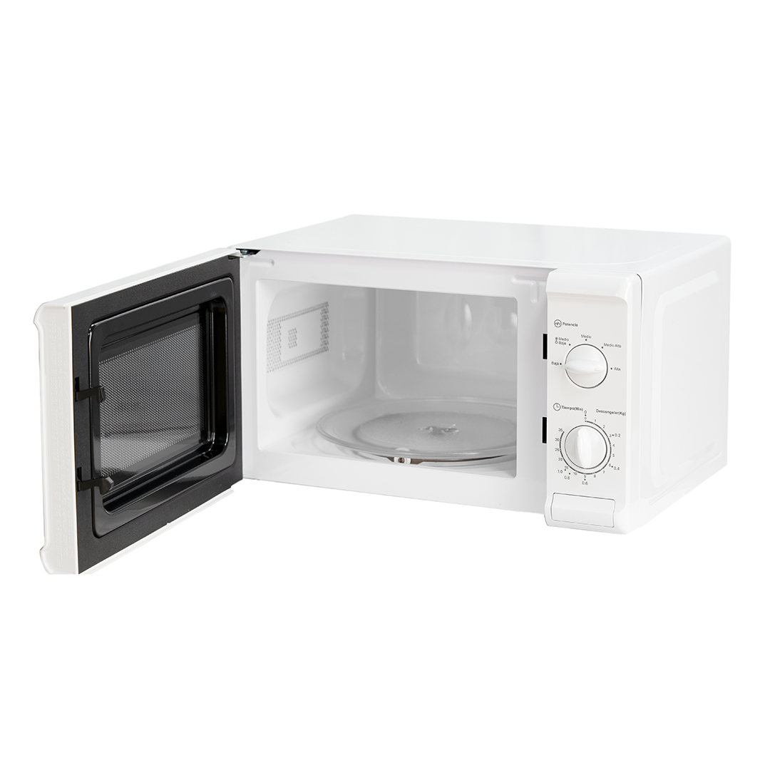 Un microondas blanco con la puerta abierta, mostrando el interior y un plato de vidrio.