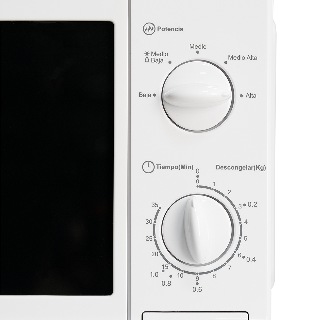 Panel de control de microondas con ajustes de potencia y tiempo, fondo blanco.