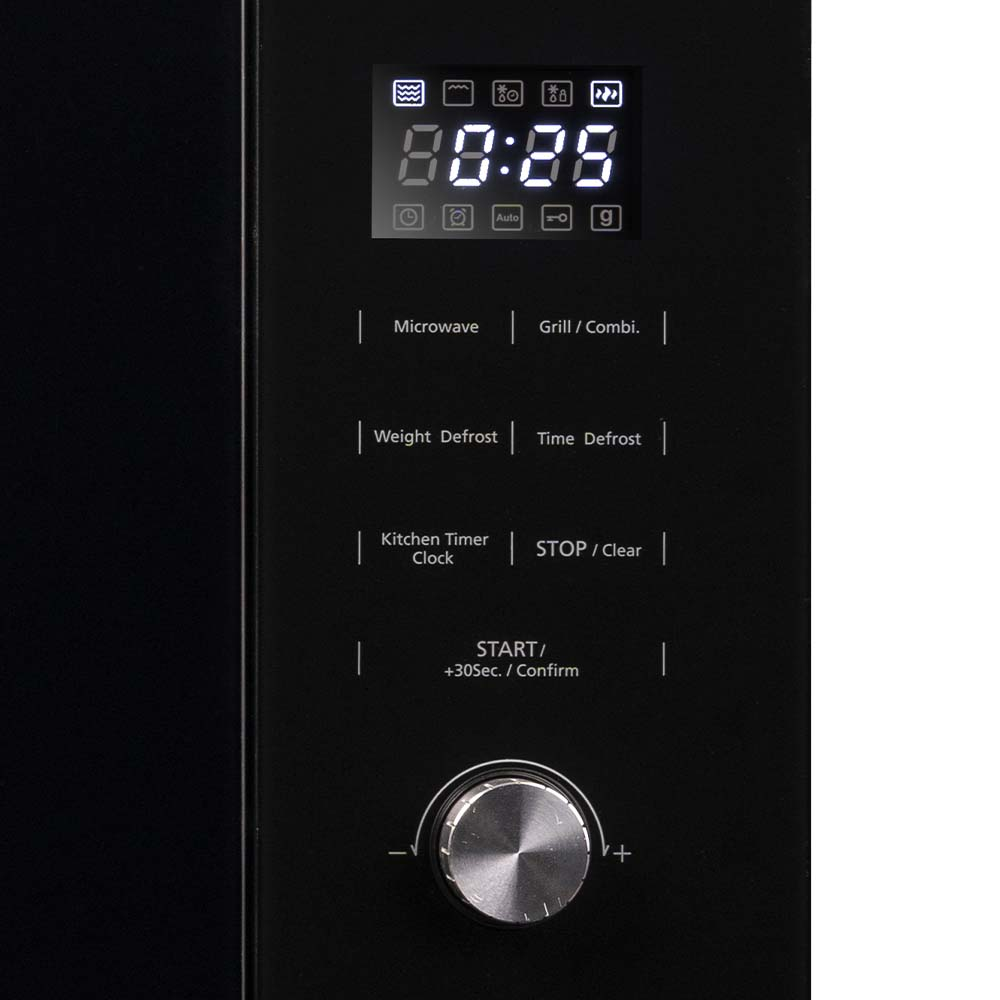 Panel de control de microondas con pantalla digital mostrando la hora. Botones para varias funciones visibles.