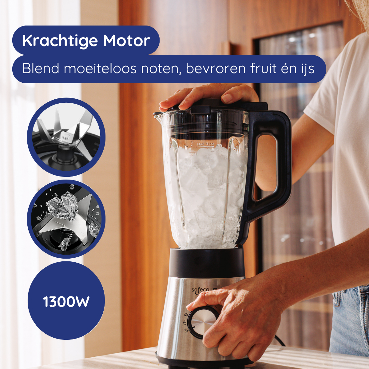 Een blender met ijs. De afbeelding toont de motor en het mesontwerp van de blender, plus het vermogen van 1300W.