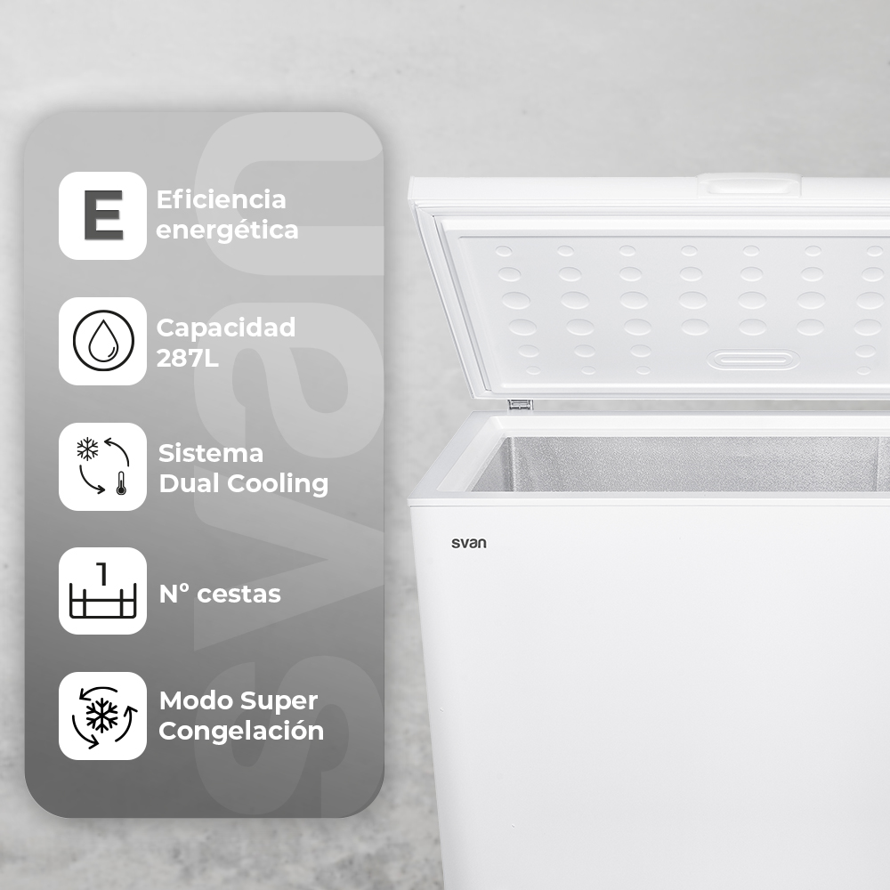 Congelador horizontal blanco con tapa abierta, mostrando información de eficiencia energética y capacidad lateral.