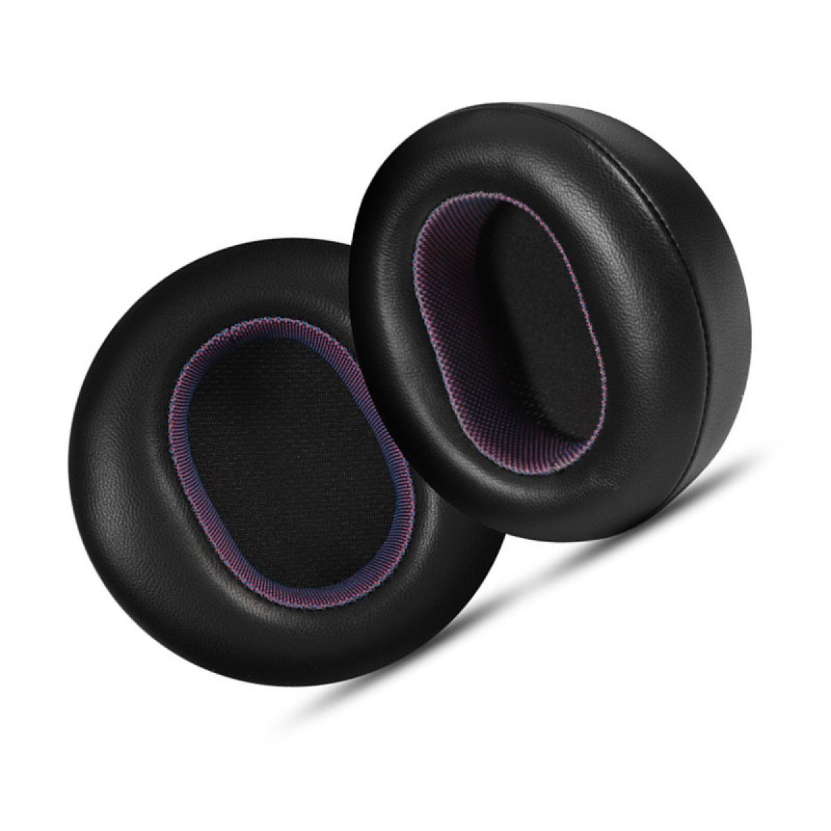 Due cuscinetti auricolari neri per cuffie con tessuto viola all'interno, che mostrano il loro design e comfort.