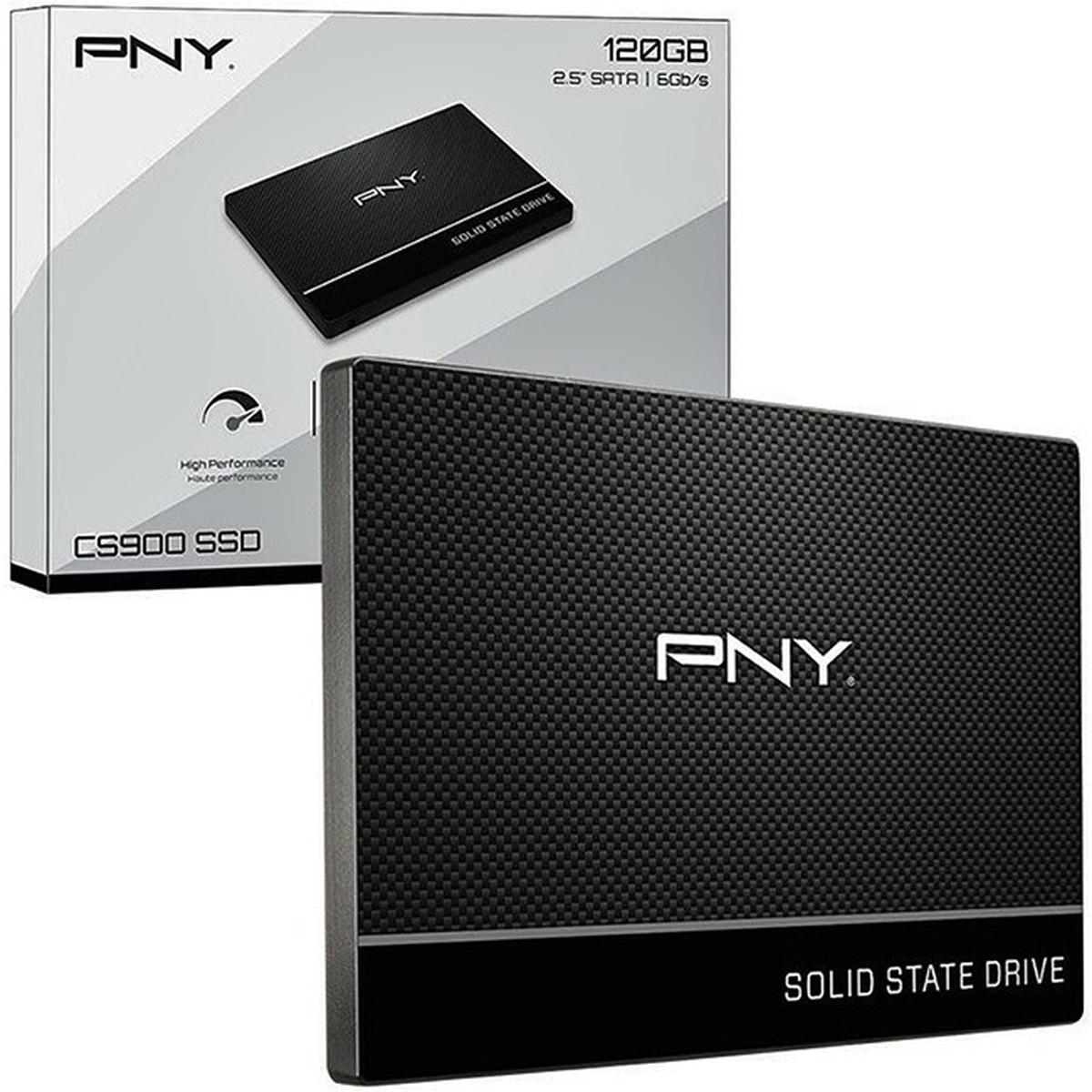 Un'unità SSD PNY nera viene visualizzata accanto alla sua confezione. L'unità è etichettata come Solid State Drive, CS900 SSD.