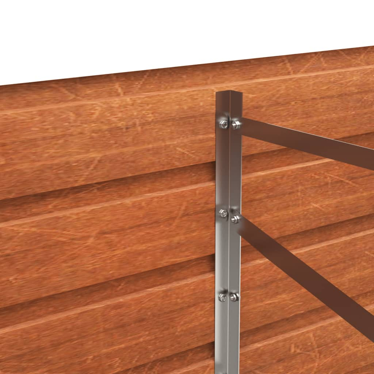 Nahaufnahme eines Holzzauns mit Metallstützen und horizontalen Brettern. Das Holz ist hellbraun.