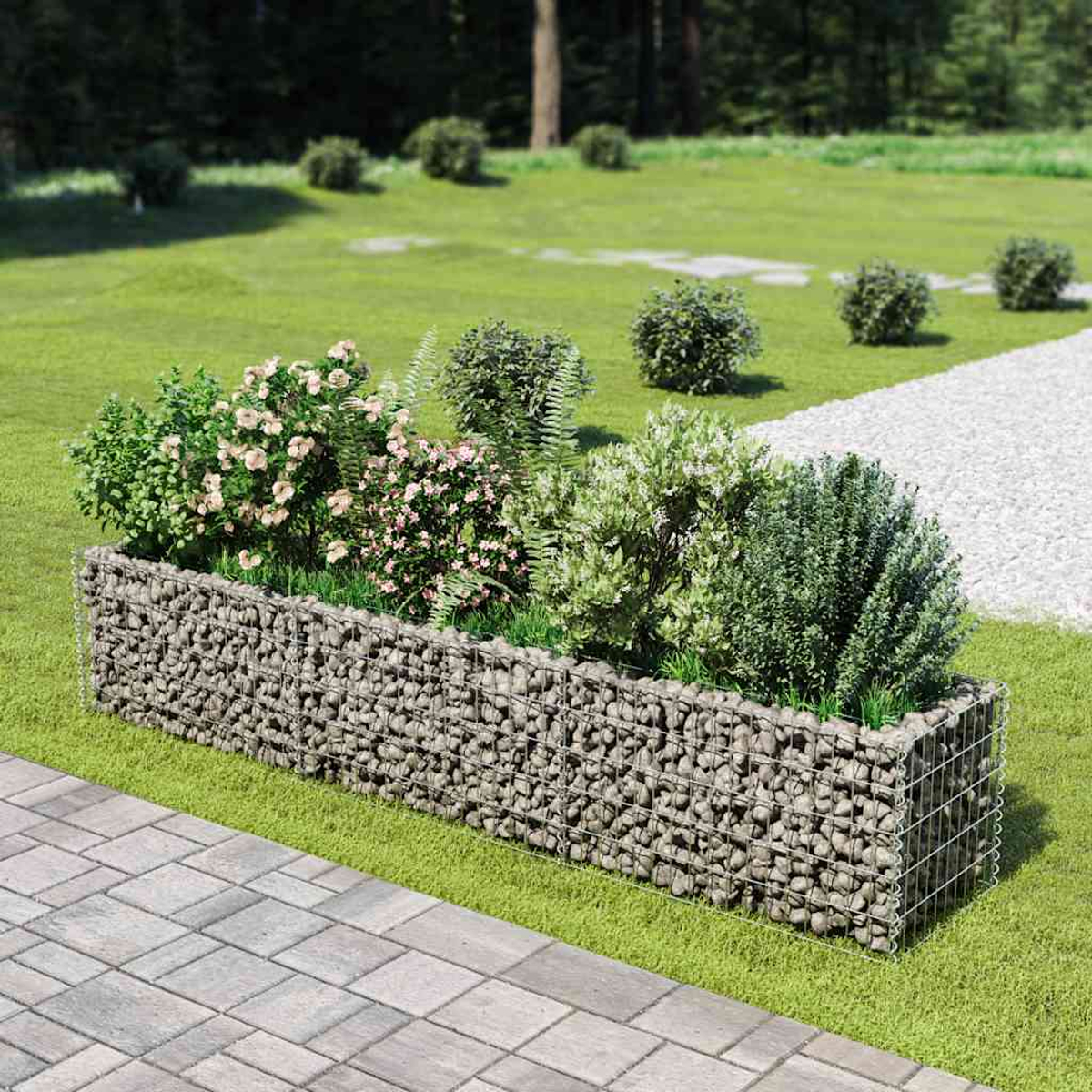 Eine Gabionen-Pflanzkasten mit Pflanzen, auf einer Rasenfläche. Der Gabion ist mit Steinen gefüllt.