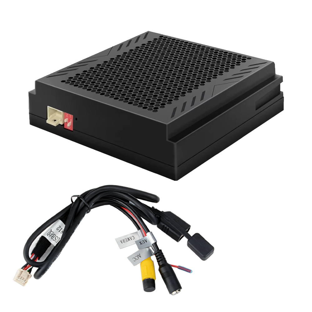Una caja negra con cables conectados. Los cables tienen etiquetas como USB, CÁMARA, AUX y ACC. La caja está ventilada.