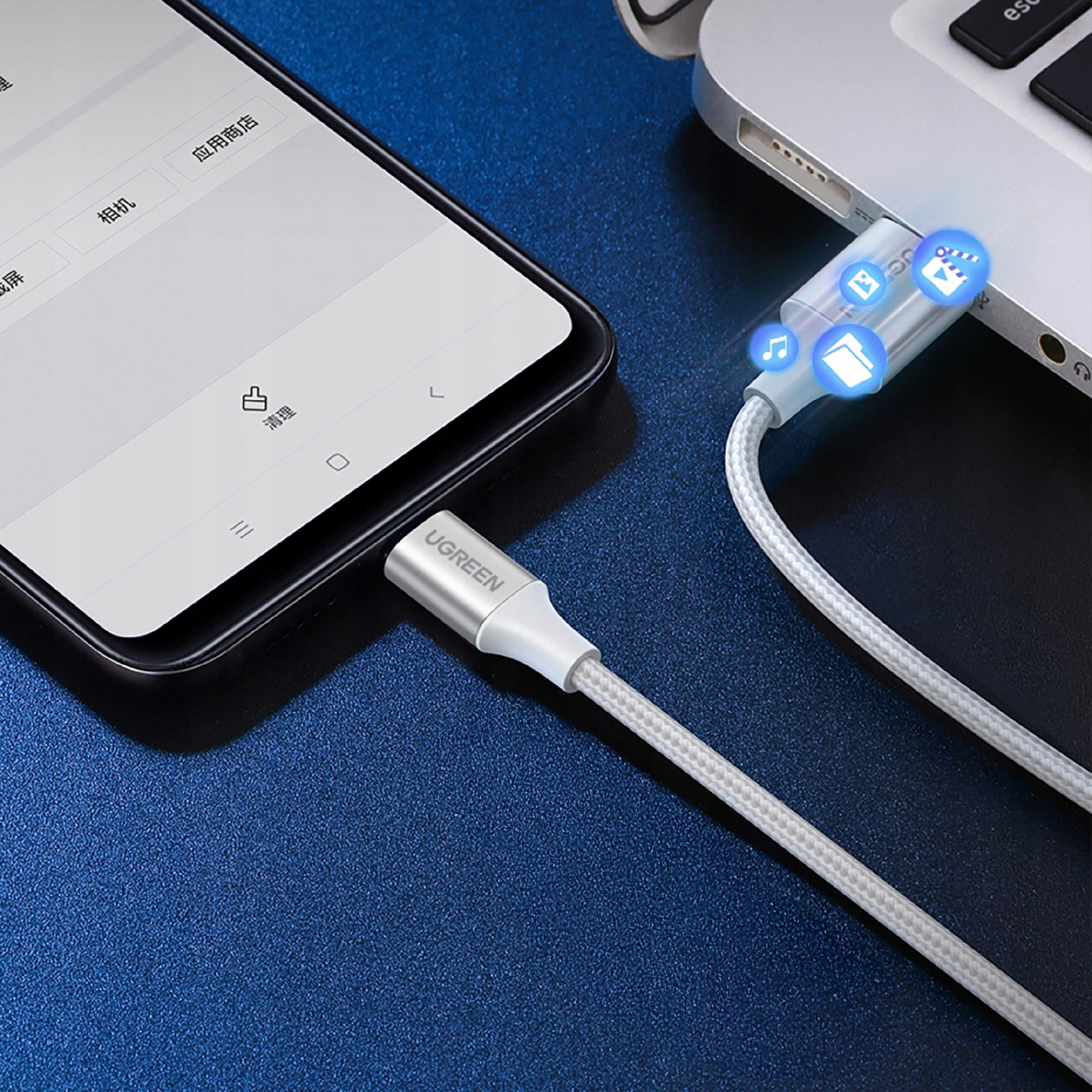 Adapter UGREEN podłączony do smartfona, wyświetlający chiński tekst.
