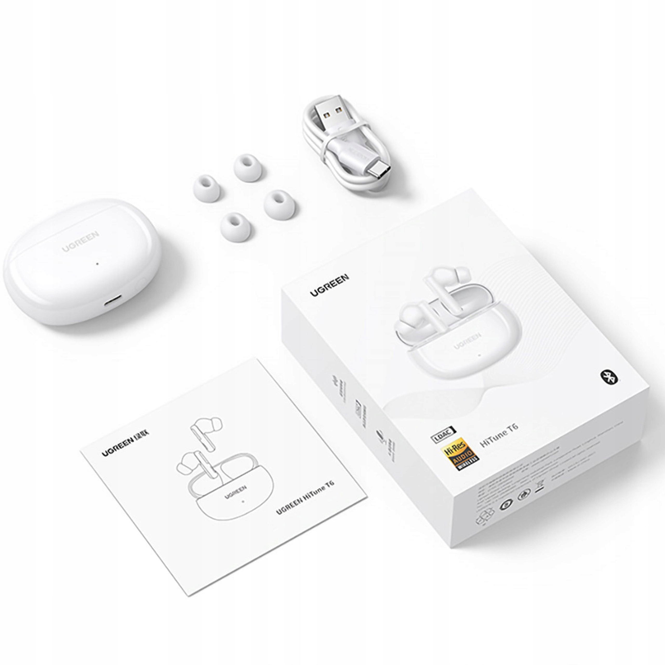 Słuchawki UGREEN HiTune T6, etui, akcesoria i opakowanie na białej powierzchni.