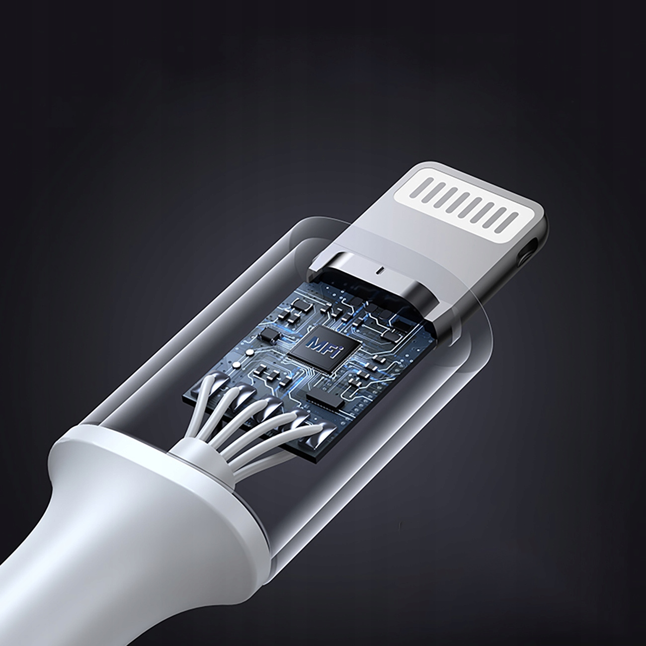 Close-up van een oplaadkabelkop met een transparante behuizing, die de interne circuits toont.