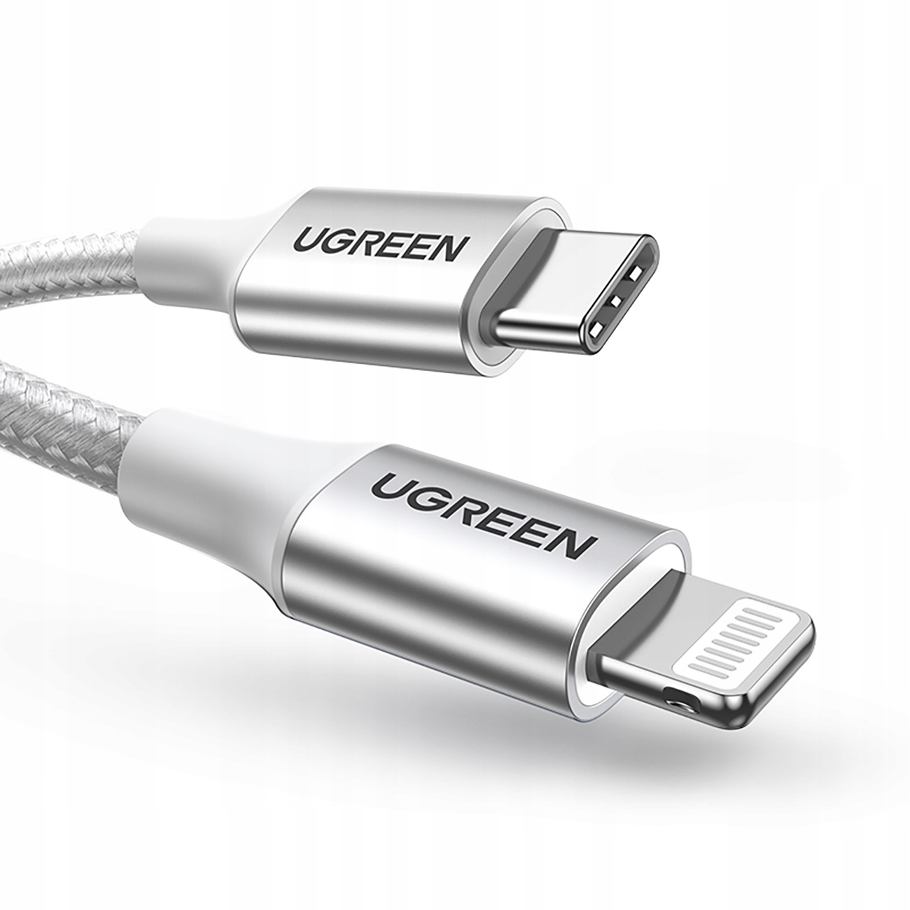 Close-up van een zilver-witte kabel met USB-C- en Lightning-connectoren, met het UGREEN-merklogo.