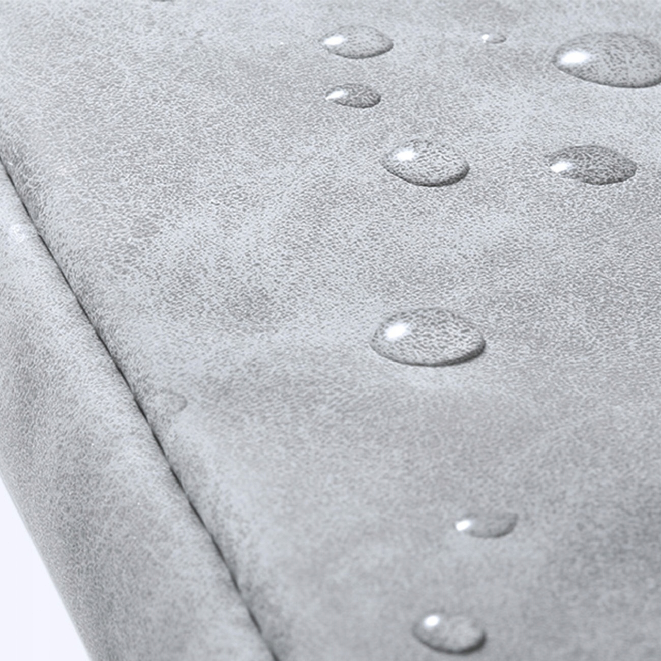 Zbliżenie szarej powierzchni z kroplami wody. Powierzchnia wydaje się teksturowana i wodoodporna.