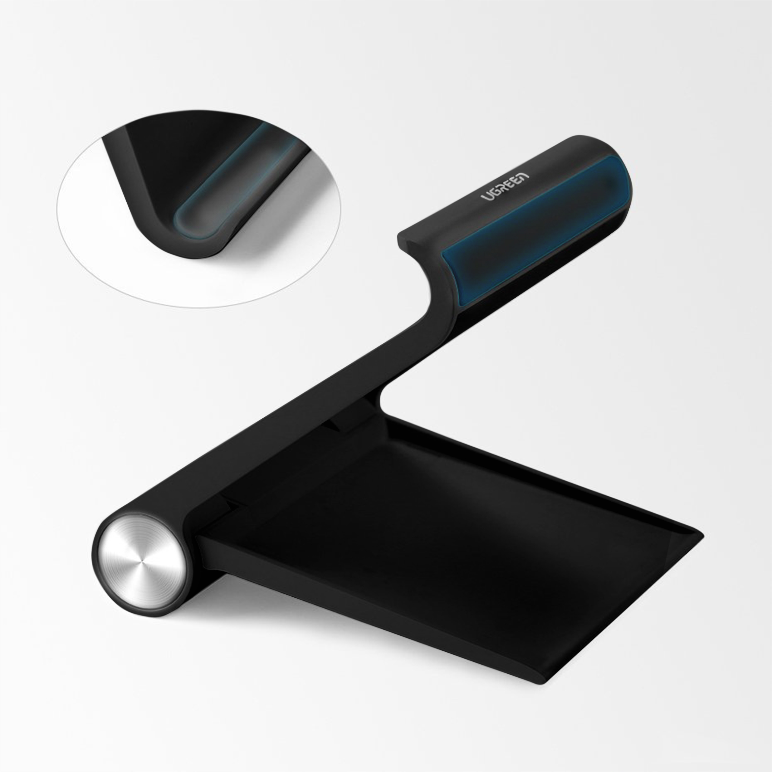 Czarny stojak na telefon z logo UGREEN. Zbliżenie pokazuje szczegół na zaokrąglonej krawędzi.