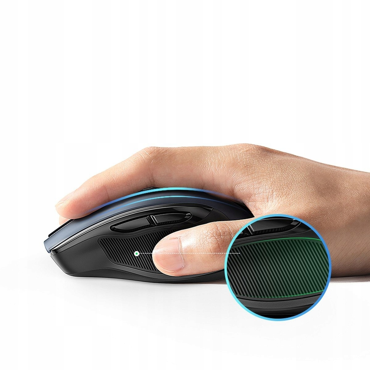 Dłoń trzymająca czarną mysz. Zielone linie na myszy wskazują miejsce spoczynku kciuka.