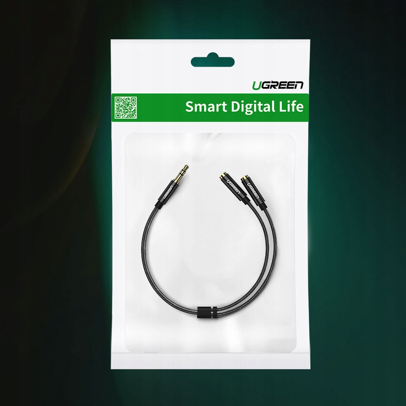 Opakowanie UGREEN zawierające czarny kabel adaptera słuchawkowego. Opakowanie jest na jasnym zielonym tle.
