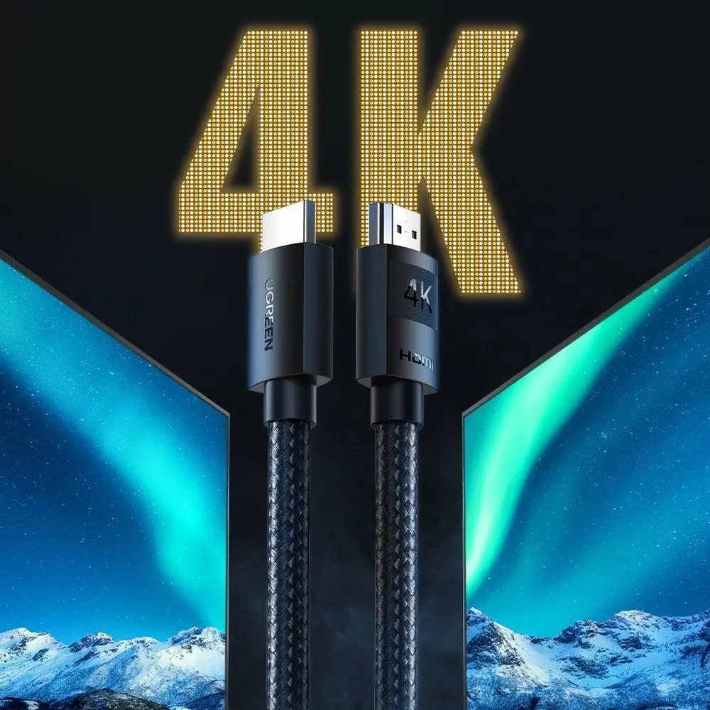 Dwa czarne kable HDMI z logo '4K' i 'UGREEN', na rozmytym tle ze złotym znakiem '4K'.