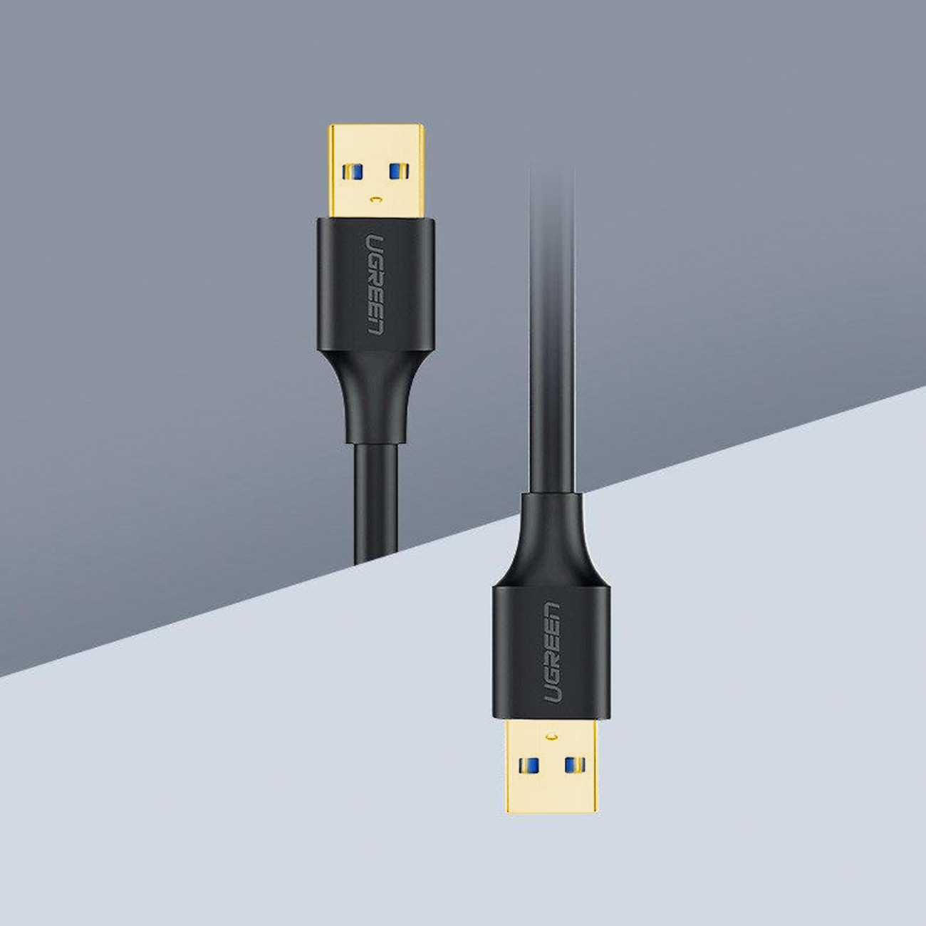 Dwa czarne kable USB z marką UGREEN, kontrastujące z szarym tłem.
