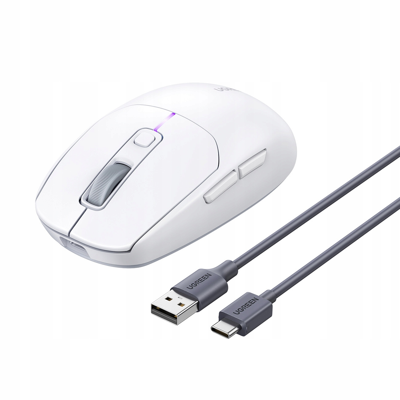 Eine weiße Maus mit USB-C- und USB-A-Kabel. Die Maus hat ein Scrollrad und zwei Seitentasten. UGREEN ist auf dem Kabel.