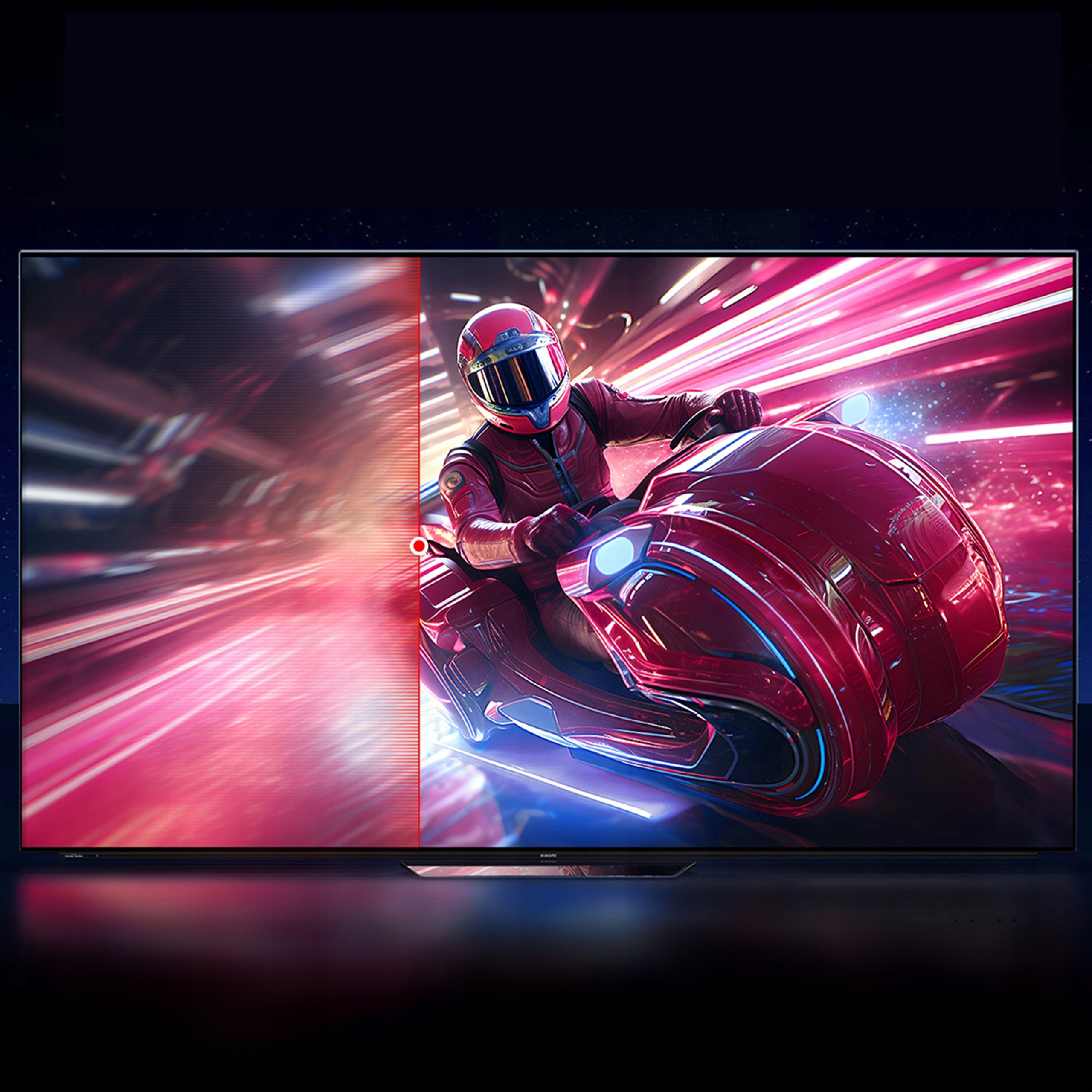 Duży ekran telewizora przedstawia motocyklistę w czerwonym stroju. Ekran kontrastuje rozmycie ruchu po lewej stronie i wyraźny widok po prawej.