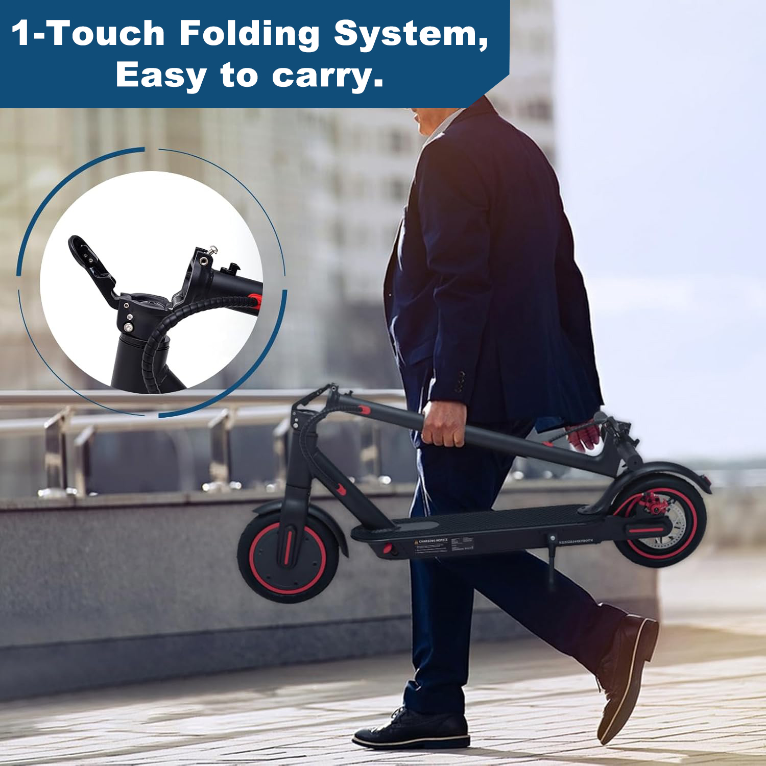 Mężczyzna niesie złożoną czarną hulajnogę. Hulajnoga ma czerwone koła. Wstawka pokazuje mechanizm składania.