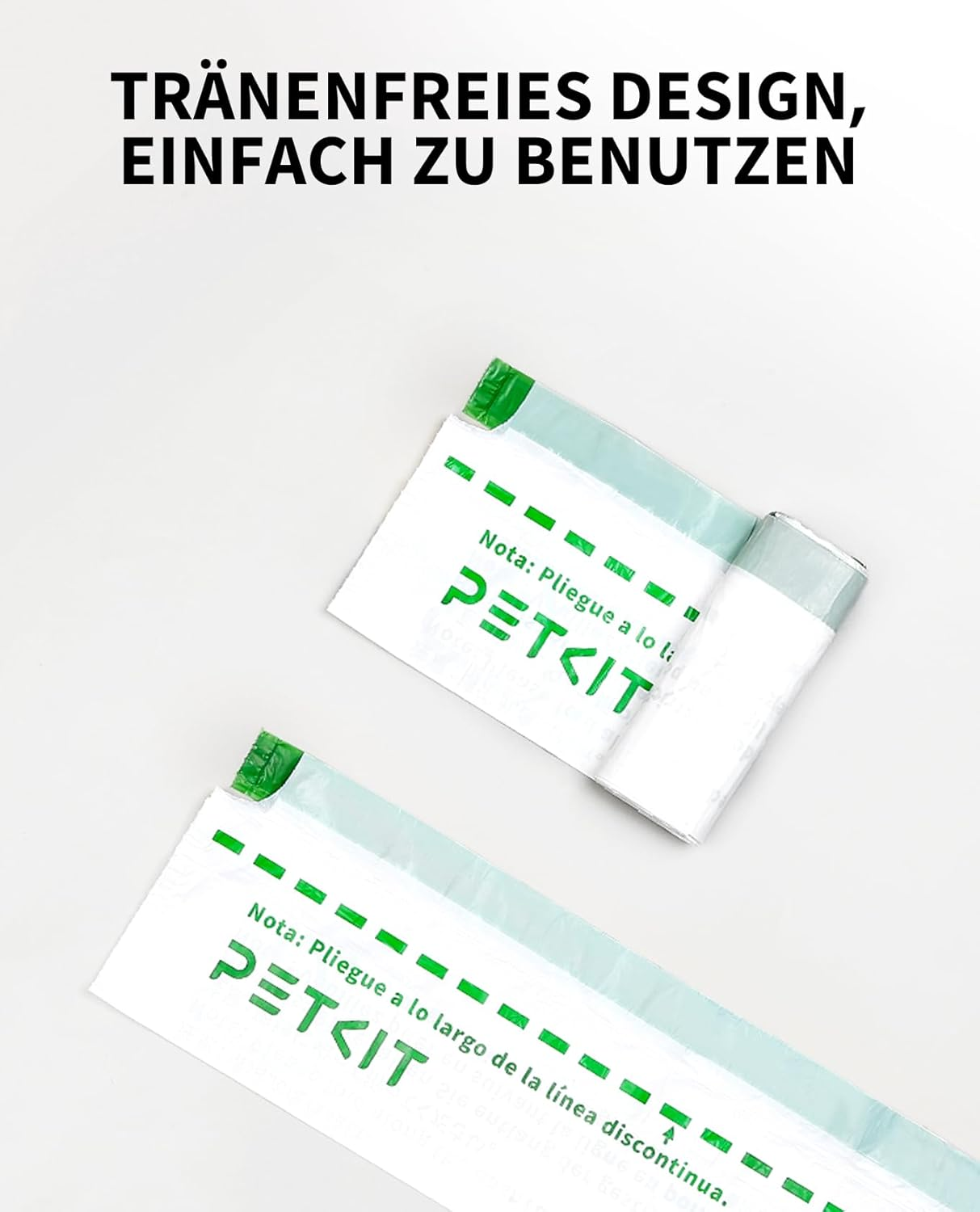 Zwei weiße PETKIT-Beutel, gefaltet mit grünem Klebeband und gepunkteten Linien zum Falten, mit PETKIT-Logo.