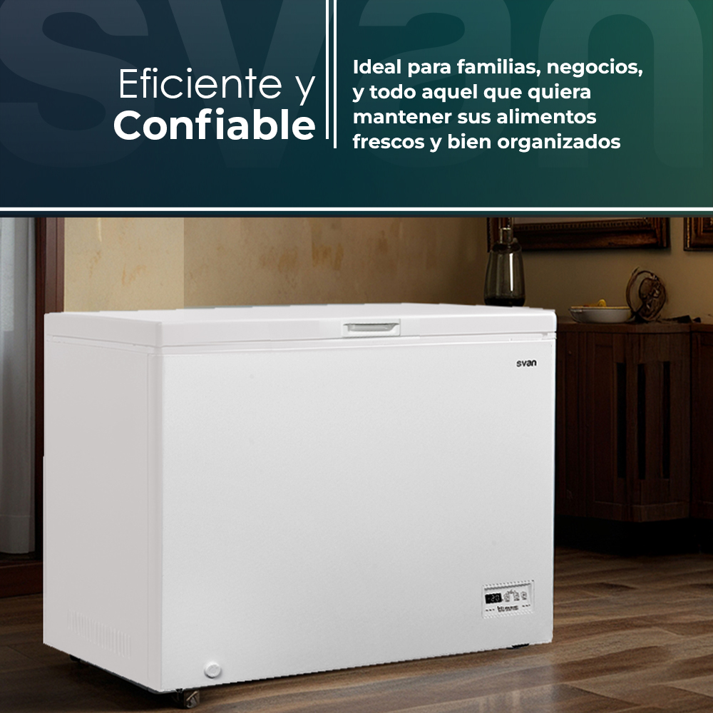 Congelador horizontal blanco en un salón. El texto dice: 'Eficiente y Confiable'.